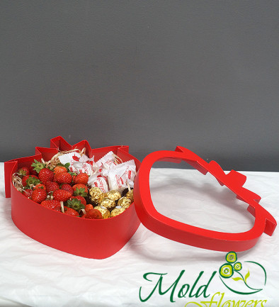 Strawberry Box with Strawberries and Candy photo 394x433